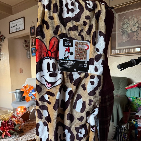 Disney Minnie Mouse Cheetah Plush Throw Blanket